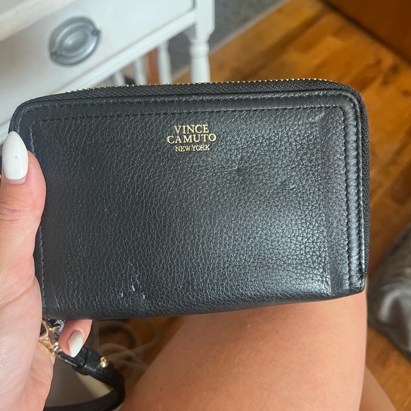 Vince Camuto Black Leather Zip Wallet - Picture 1 of 3